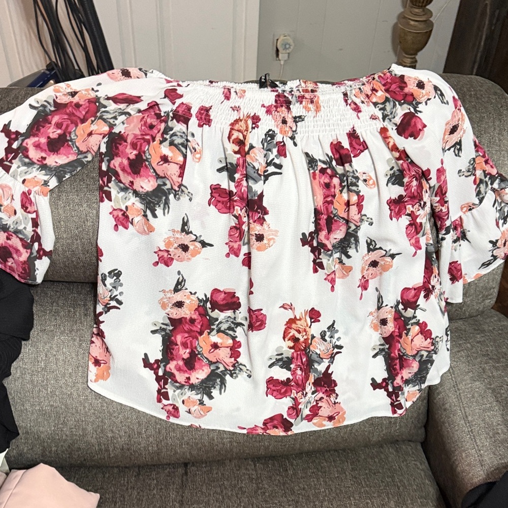 Chic Floral Blouse - White and Red